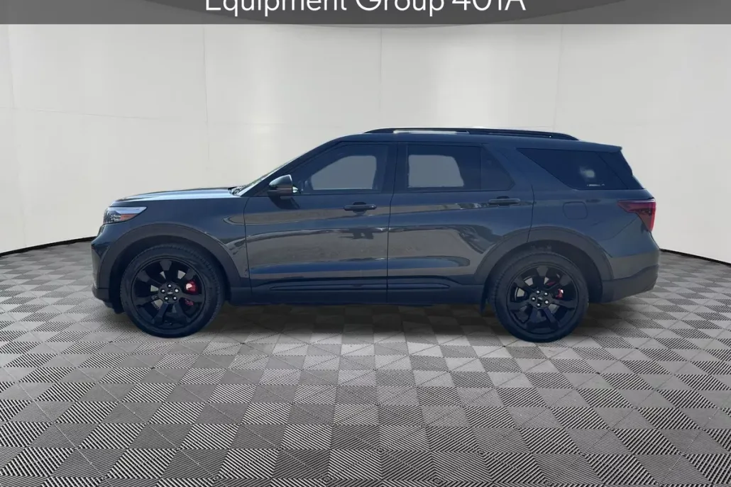 2023 Ford Explorer ST photo 1