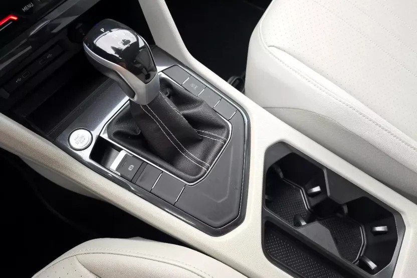 2023 Volkswagen Tiguan SE photo 1