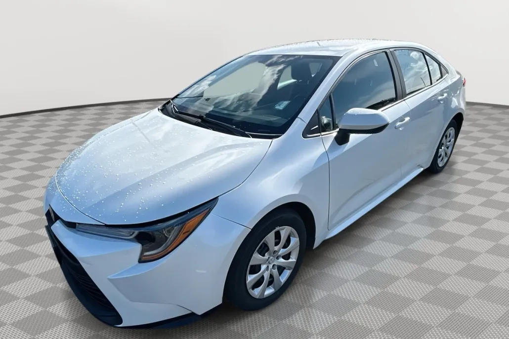 2024 Toyota Corolla LE photo 1