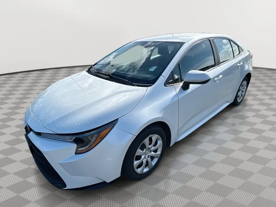 2024 Toyota Corolla LE photo 1