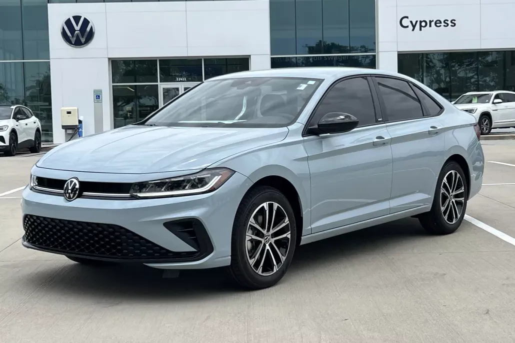 2025 Volkswagen Jetta Sport photo 1