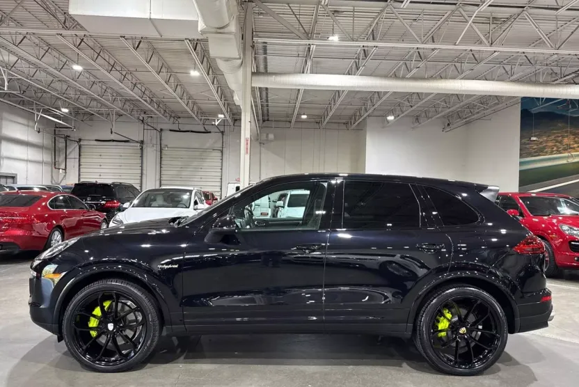 2017 Porsche Cayenne Platinum Edition photo 1