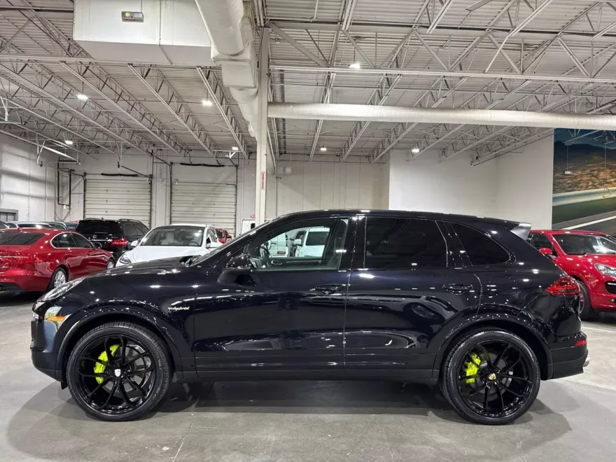 2017 Porsche Cayenne Platinum Edition photo 1