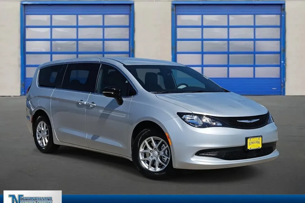 2026 Chrysler Voyager LX photo 1