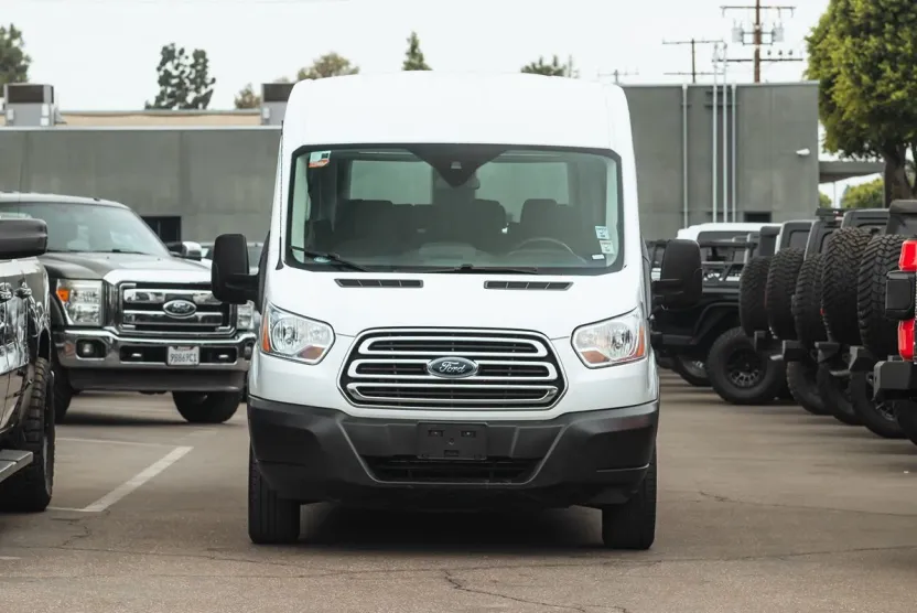 2019 Ford Transit Passenger XLT photo 1