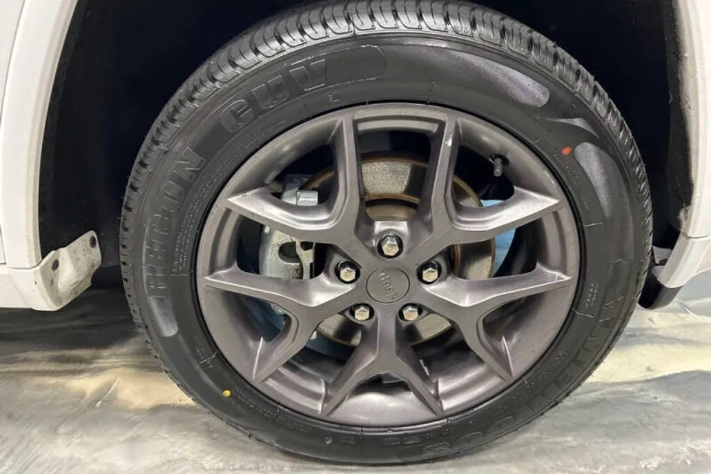 2021 Jeep Grand Cherokee Anniversary Edition photo 1