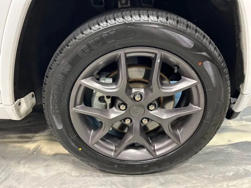 2021 Jeep Grand Cherokee Anniversary Edition photo 1