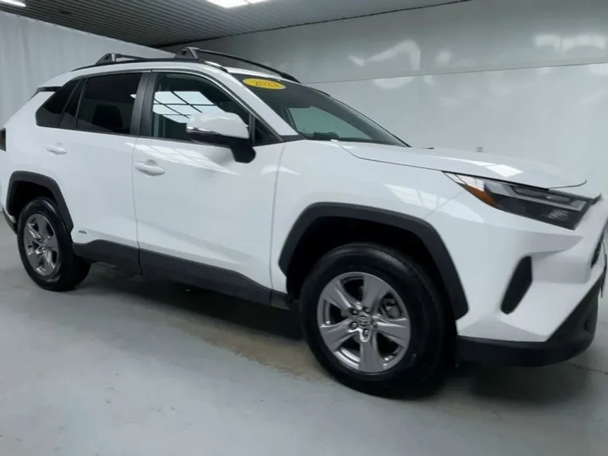 2023 Toyota RAV4 Hybrid XLE photo 1