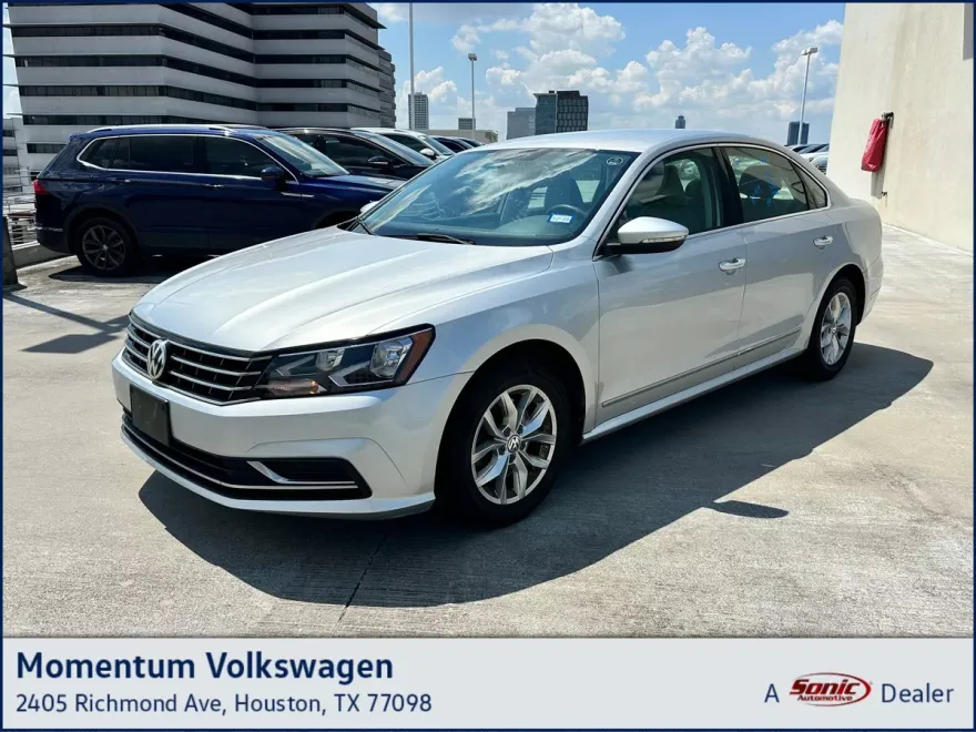 2017 Volkswagen Passat S photo 1