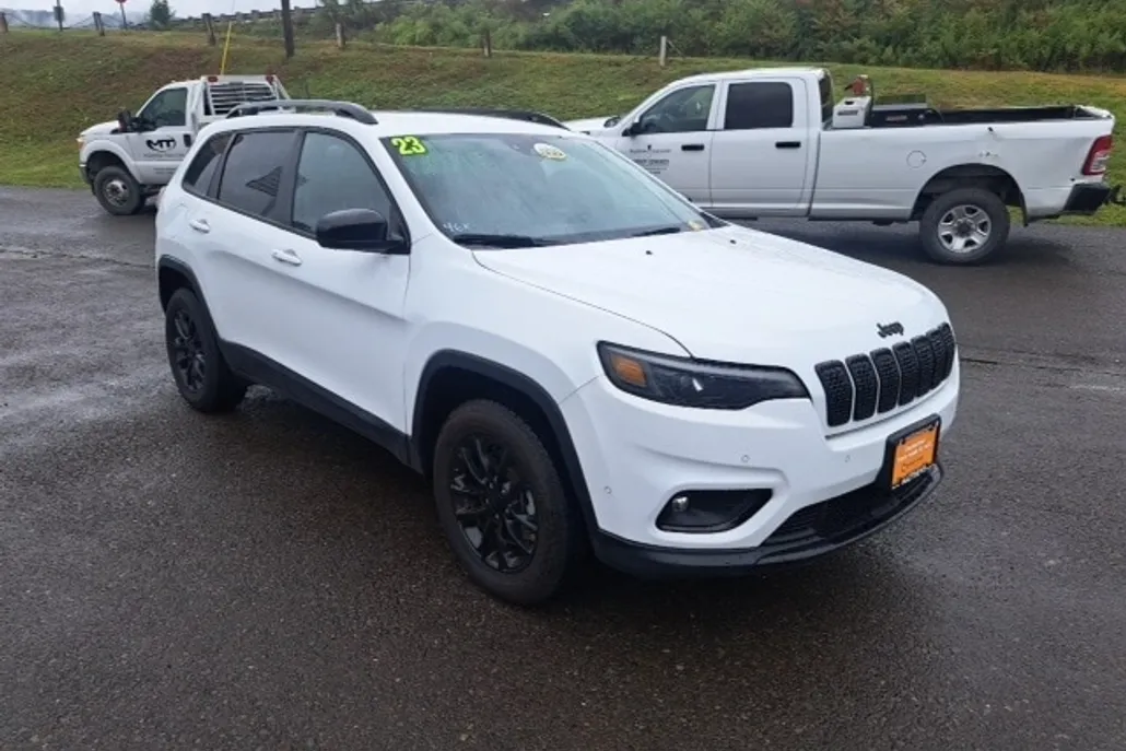 2023 Jeep Cherokee Altitude Lux photo 1