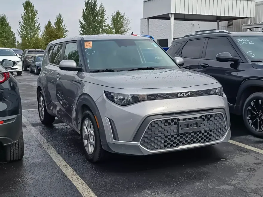 2023 Kia Soul LX photo 1