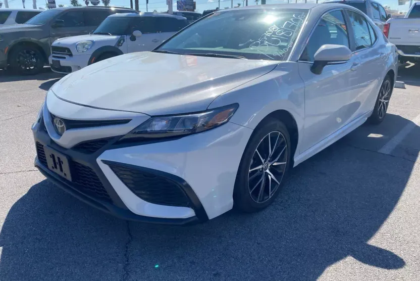 2023 Toyota Camry SE photo 1