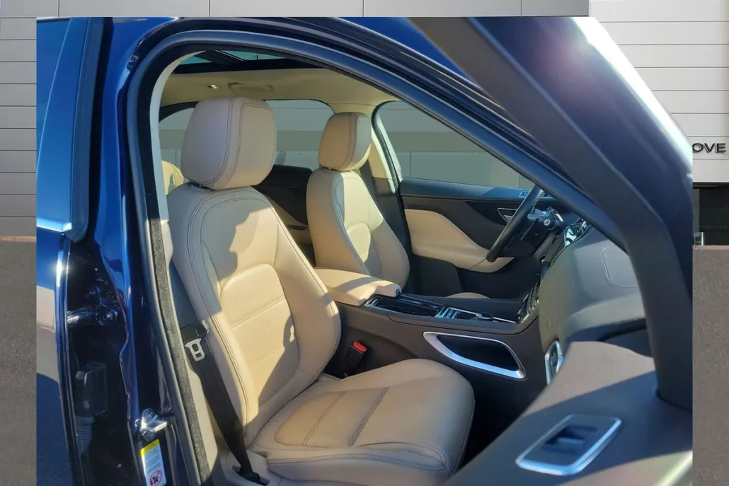 2020 Jaguar F-PACE Prestige photo 1