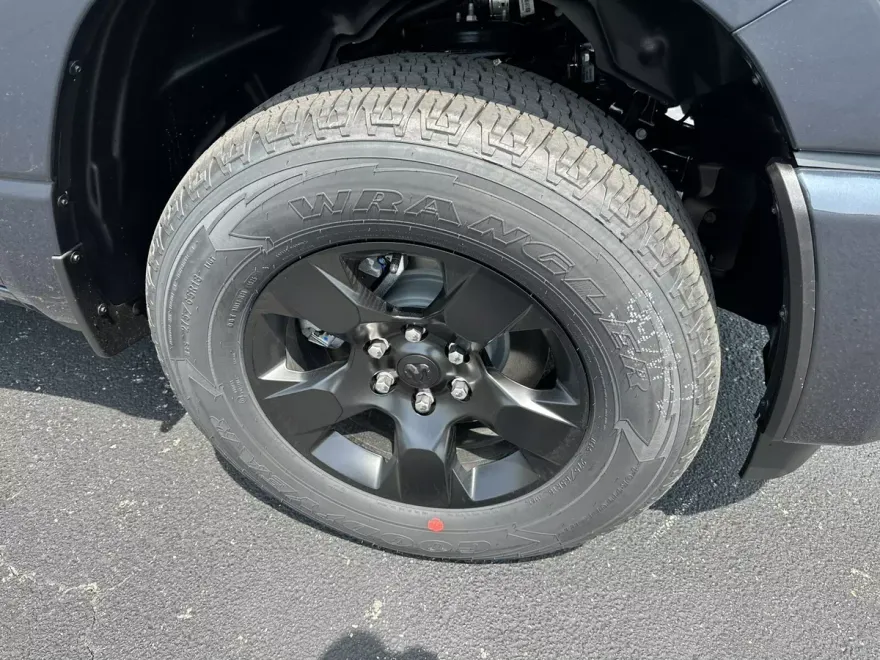 2025 Ram 1500 Tradesman photo 1