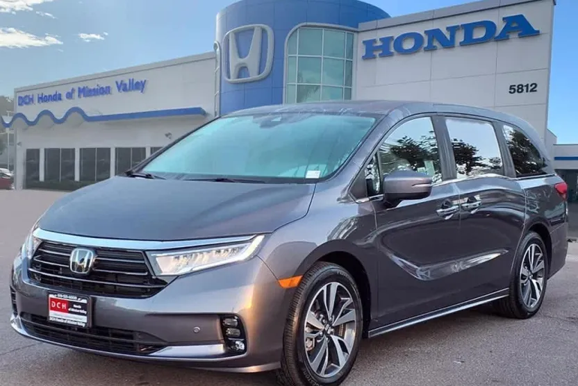 2024 Honda Odyssey Touring photo 1