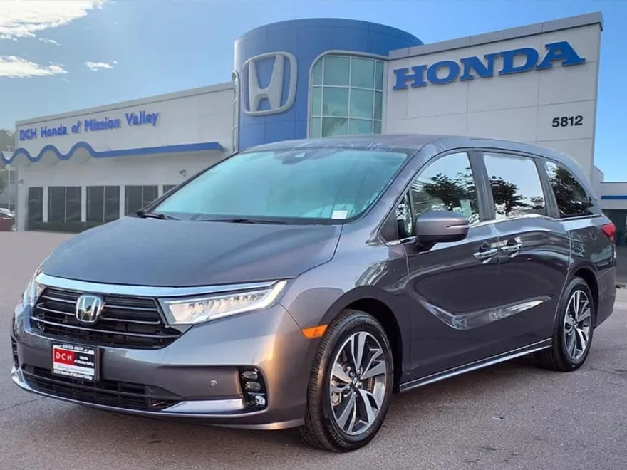 2024 Honda Odyssey Touring photo 1