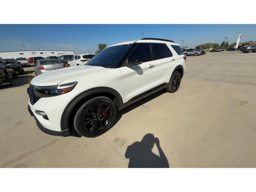 2024 Ford Explorer ST photo 1
