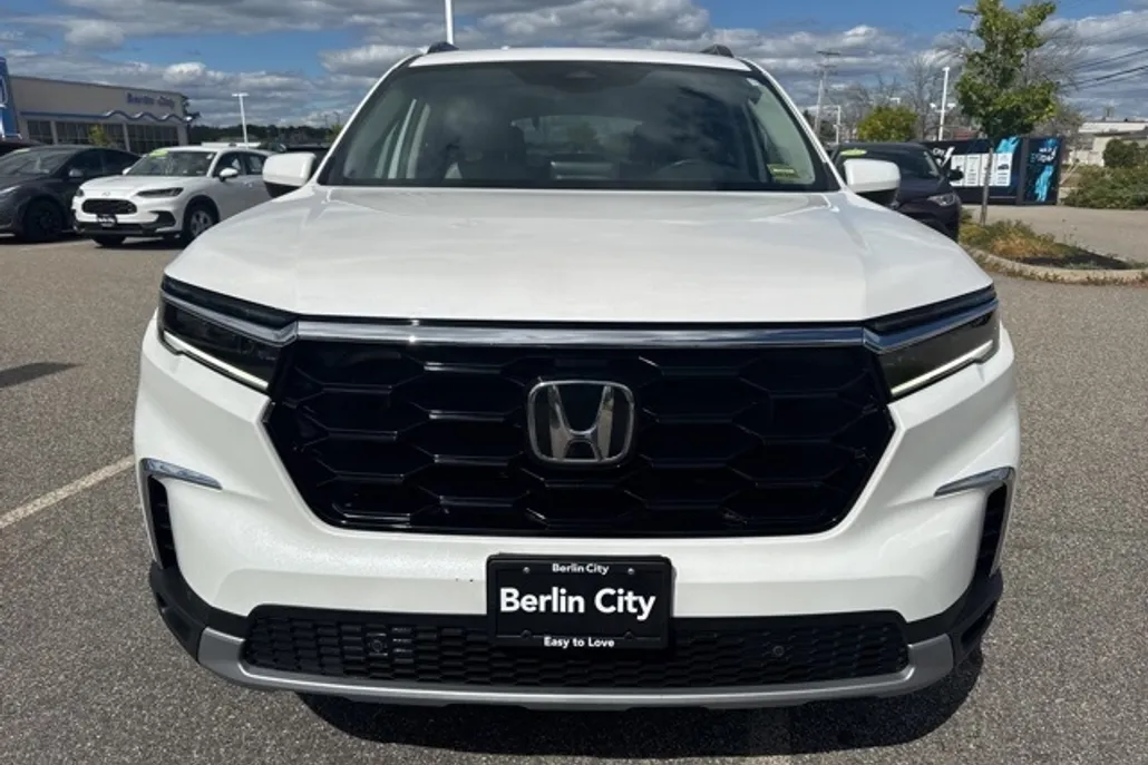 2025 Honda Pilot Touring photo 1