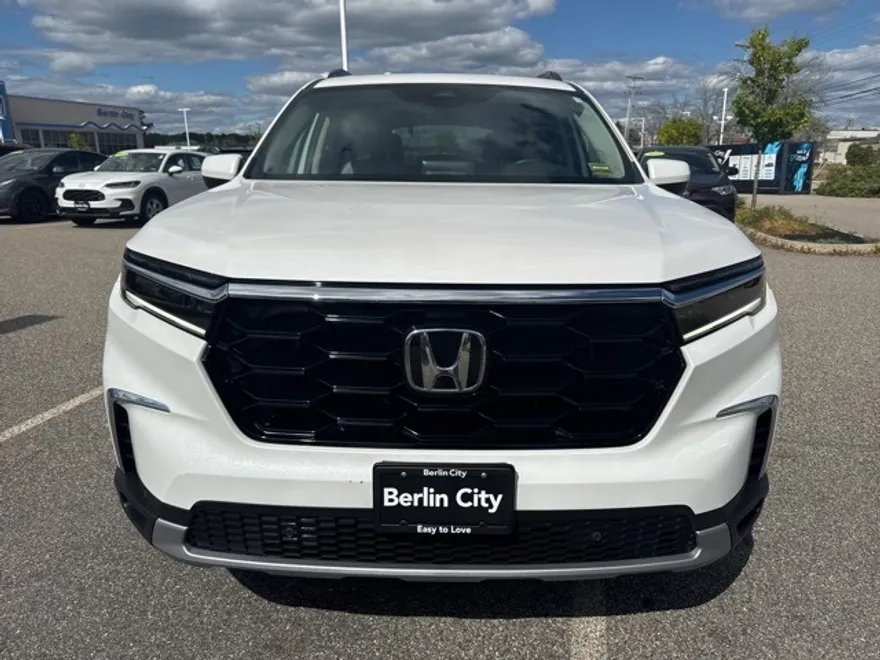 2025 Honda Pilot Touring photo 1