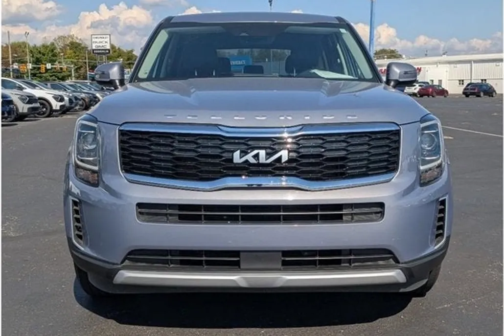 2022 Kia Telluride LX photo 1