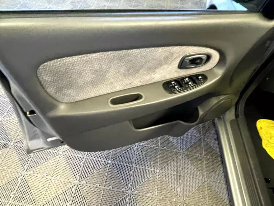 2004 Kia Spectra Base photo 22