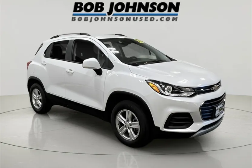 2022 Chevrolet Trax LT photo 1