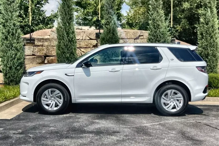 2025 Land Rover Discovery Sport S photo 1
