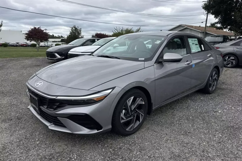 2025 Hyundai Elantra Limited photo 1