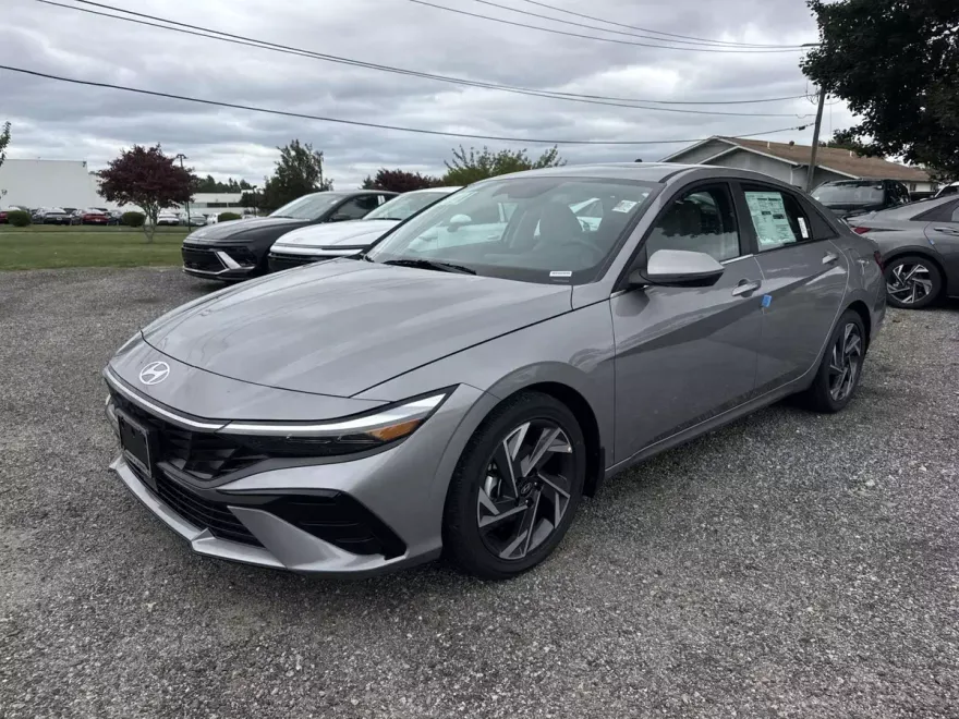 2025 Hyundai Elantra Limited photo 1