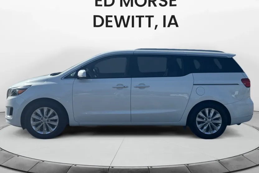 2016 Kia Sedona EX photo 1