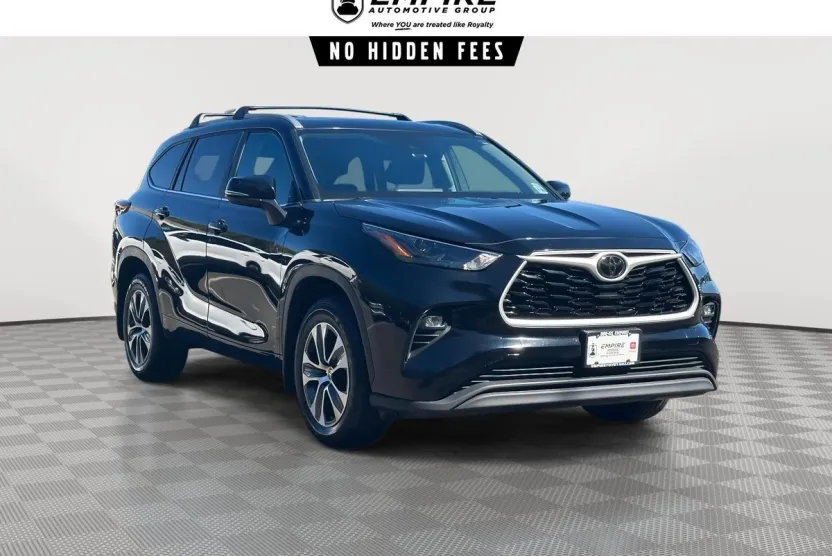 2024 Toyota Highlander XLE photo 1