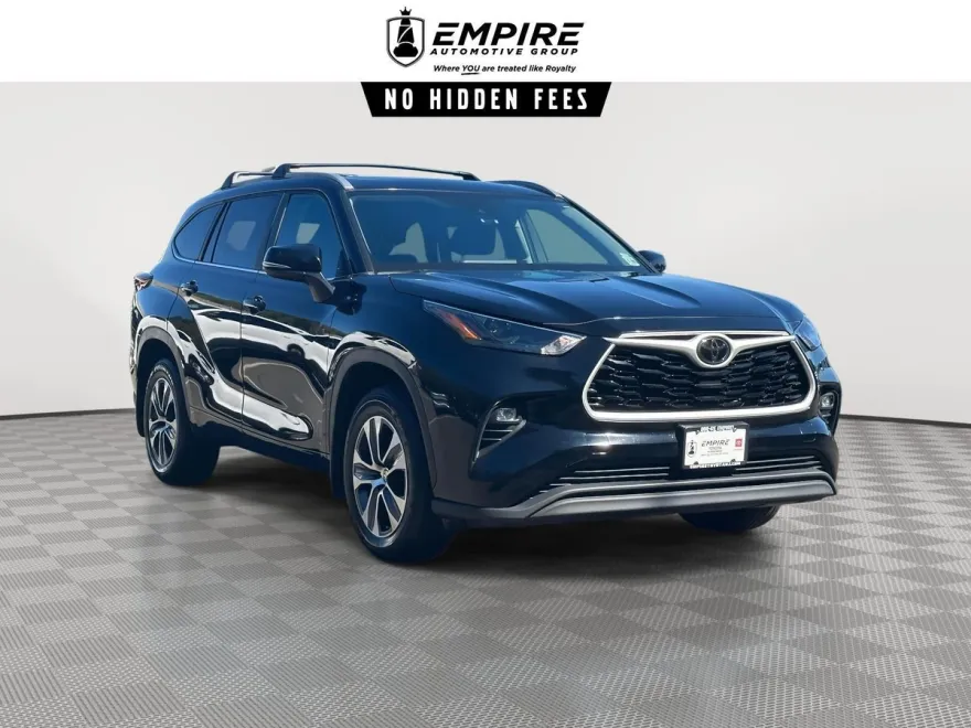 2024 Toyota Highlander XLE photo 1