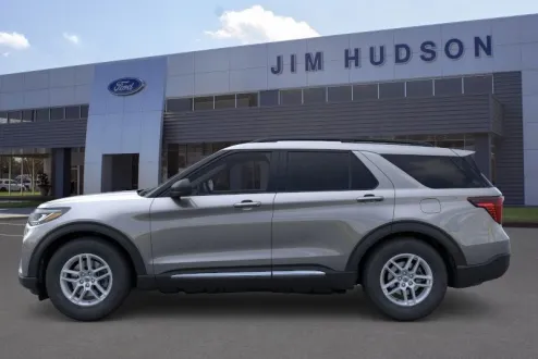 2025 Ford Explorer photo 3