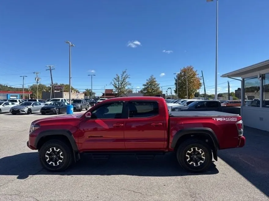 2023 Toyota Tacoma TRD Off-Road V6 photo 1