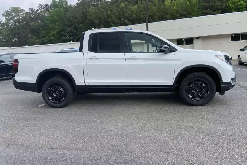 2025 Honda Ridgeline TrailSport photo 1