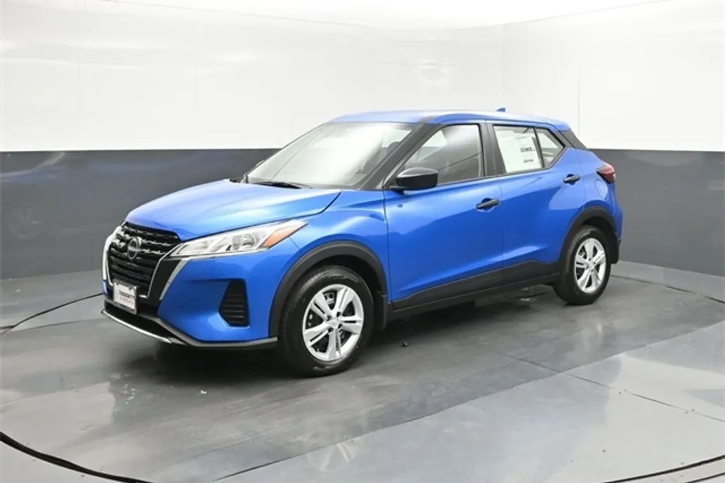 2025 Nissan Kicks Play S photo 1