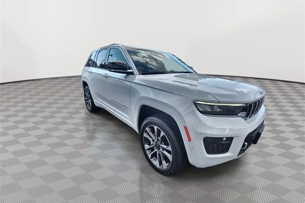 2023 Jeep Grand Cherokee Overland photo 1