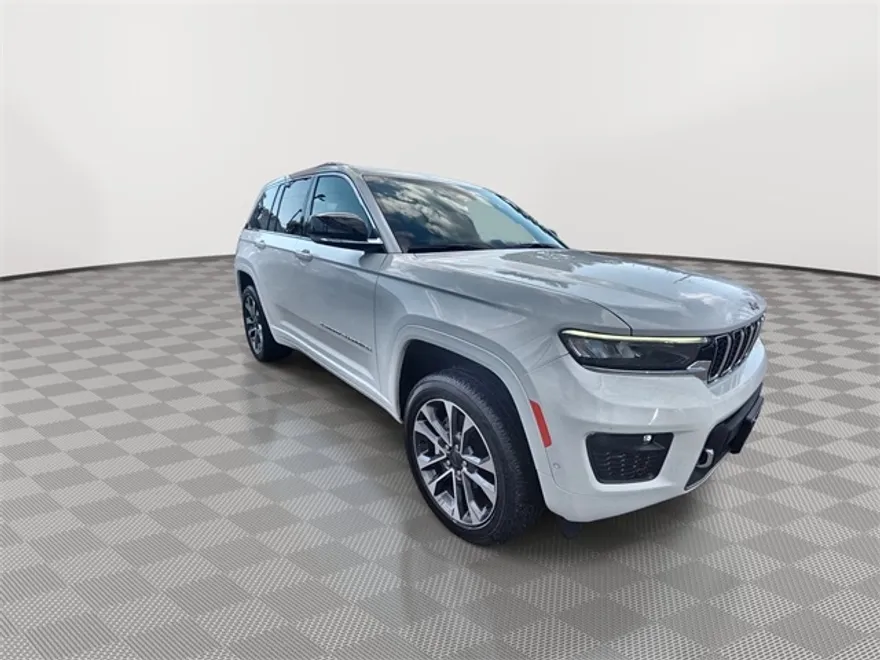 2023 Jeep Grand Cherokee Overland photo 1