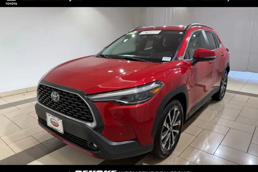 2023 Toyota Corolla Cross XLE photo 1