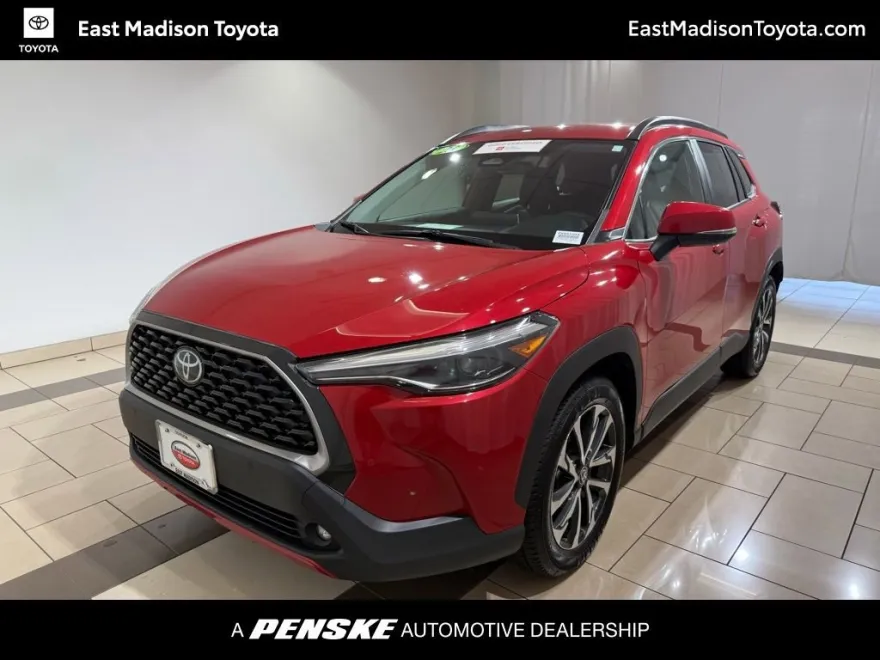 2023 Toyota Corolla Cross XLE photo 1