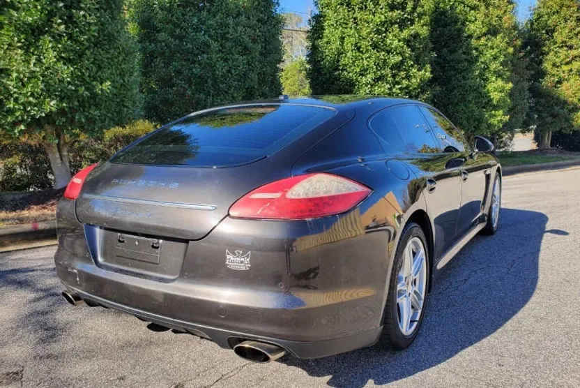 2011 Porsche Panamera 4 photo 1