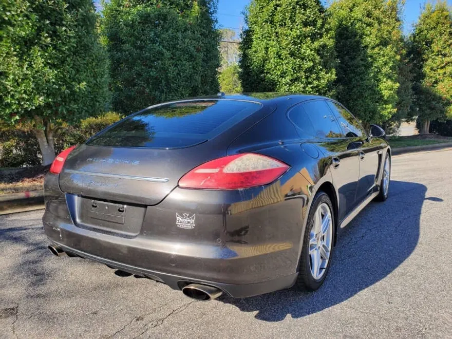 2011 Porsche Panamera 4 photo 1
