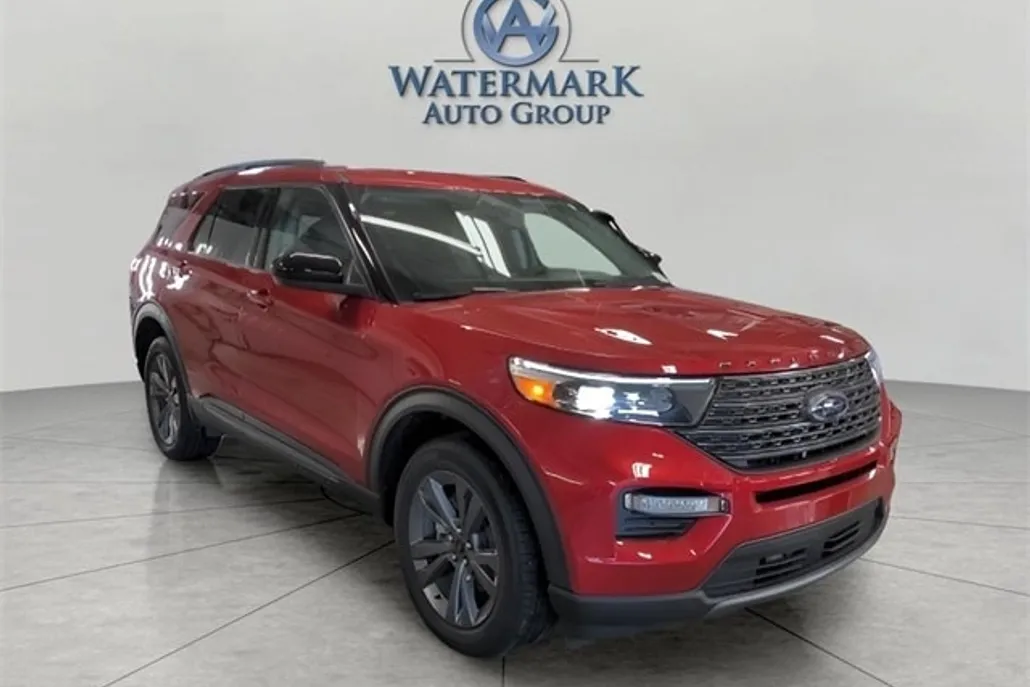 2024 Ford Explorer XLT photo 1