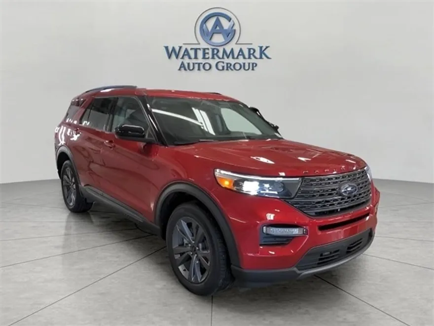 2024 Ford Explorer XLT photo 1