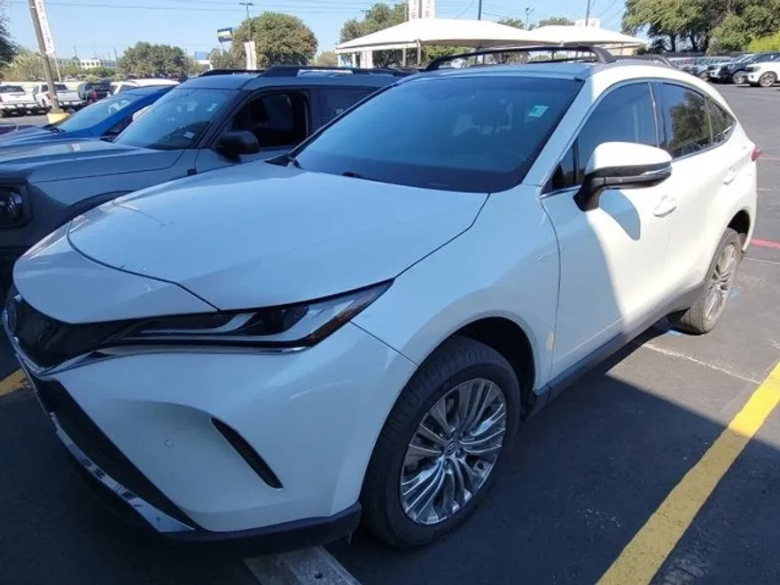 2022 Toyota Venza Limited photo 1