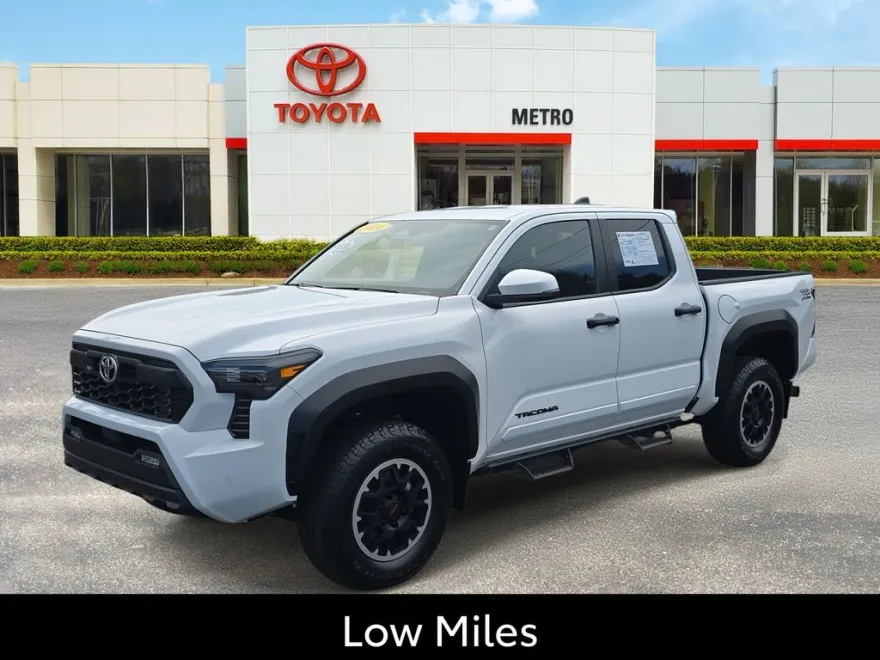 2024 Toyota Tacoma TRD Off-Road photo 1