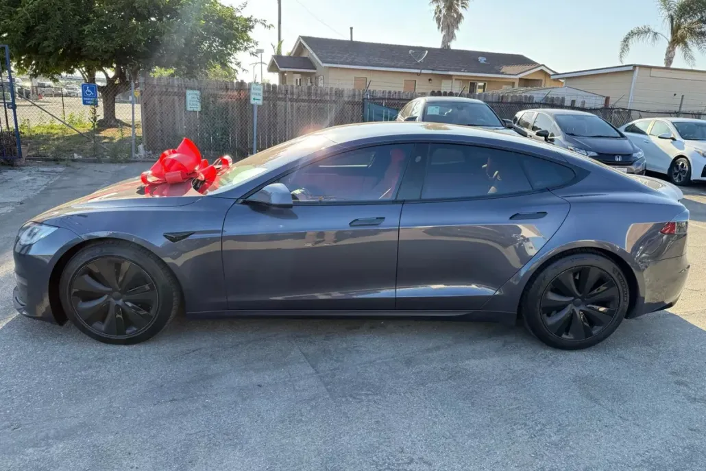 2021 Tesla Model S Plaid photo 1