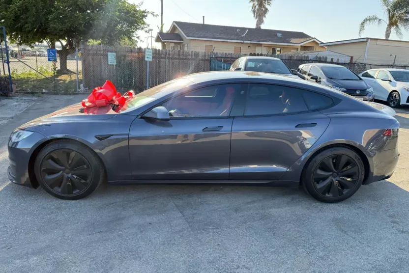 2021 Tesla Model S Plaid photo 1
