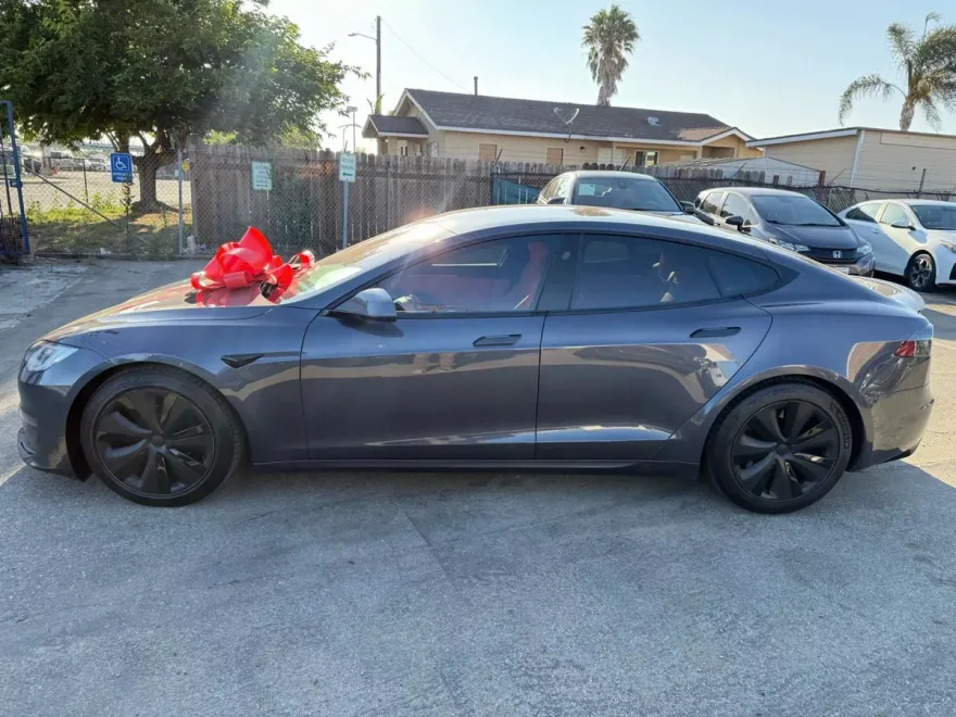2021 Tesla Model S Plaid photo 1