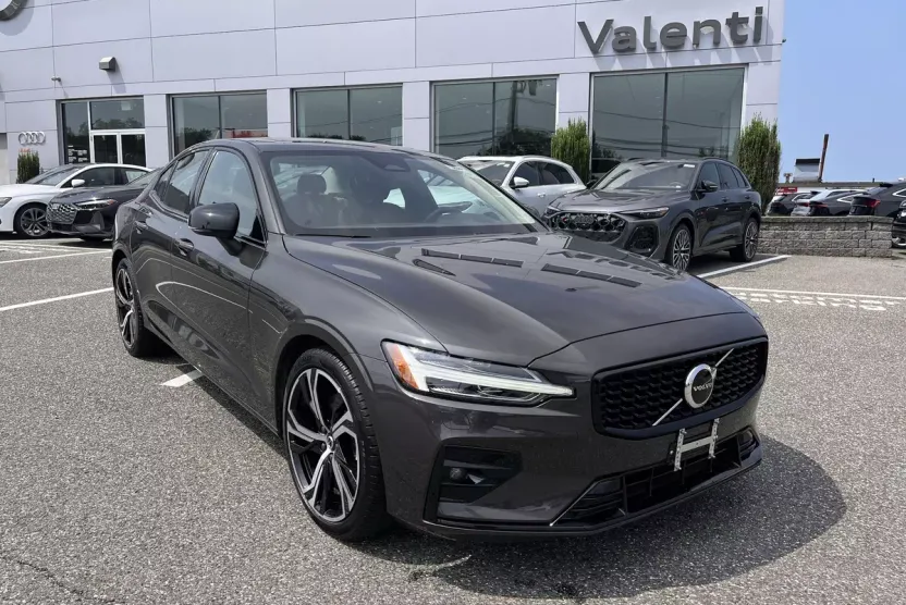 2025 Volvo S60 B5 Core photo 1